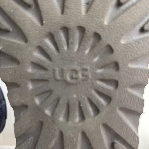 UGG CLASSIC MINI ll BOOTS    EVE BLUE  
EXCELLENT CONDITION   SIZE 9 - Picture 9 of 11